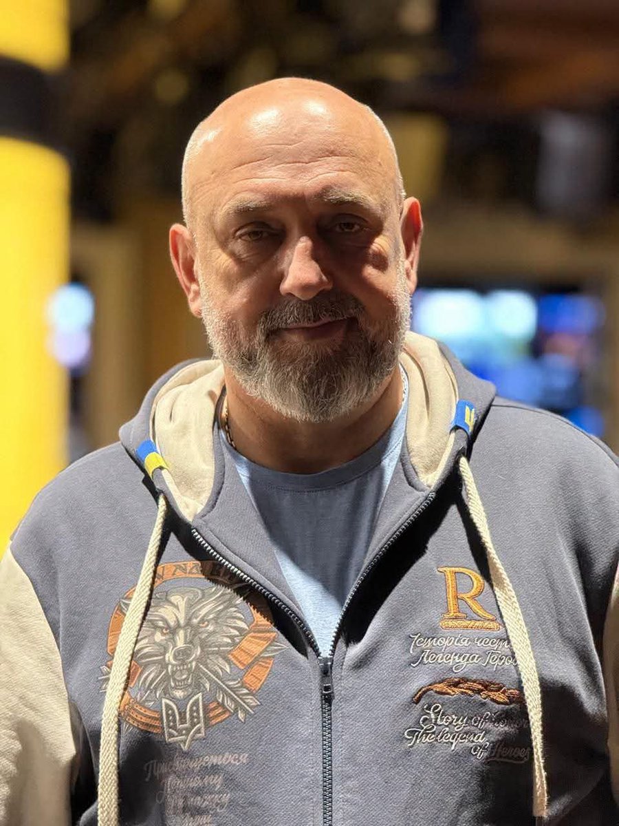 AlexMykolaiv's tweet photo. Оце - бойовий генерал 🙏🙏🙏💛🇺🇦💙💪💪💪 а не ваші "рожеві свинки" , генерелісімуси хуєві 😠😠😠https://t.co/f3XNBboOMv https://t.co/XwH1oraDJ5