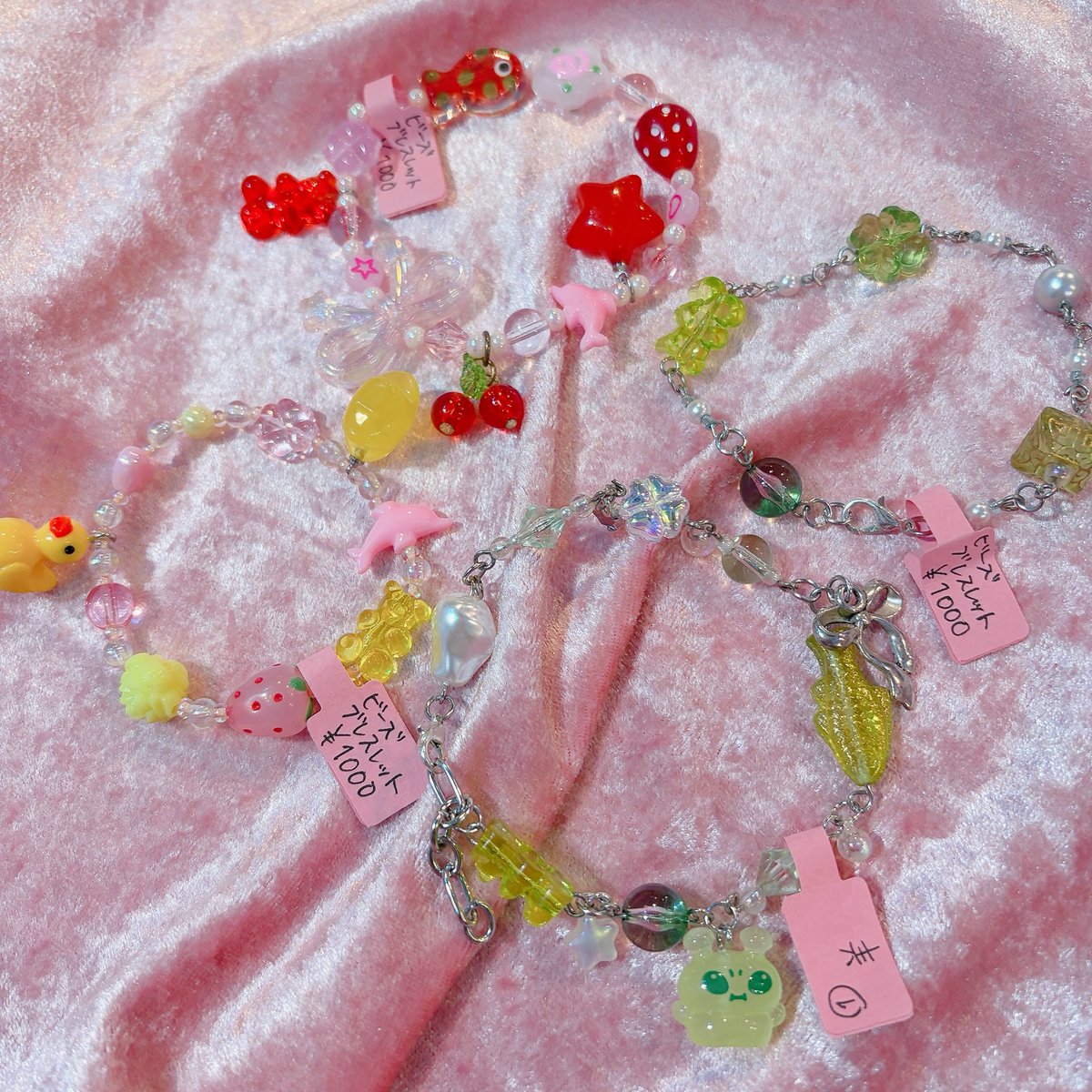 UiceIce's tweet photo. 【hug♡house新商品🌈🫶】

羊さま🐏 ＠iroiro_sheep 

可愛いむかしのレトロでんわの
ゆめかわネックレスや
あひるちゃんネックレス💗
リングもたくさん増えました♡
おもちゃみたいで可愛い
ビーズリングは
たくさんあつめたくなります🌈🧸

ブレスレットもキラキラ
POPで着けやすい🥰✨ https://t.co/e5A582g8Qn