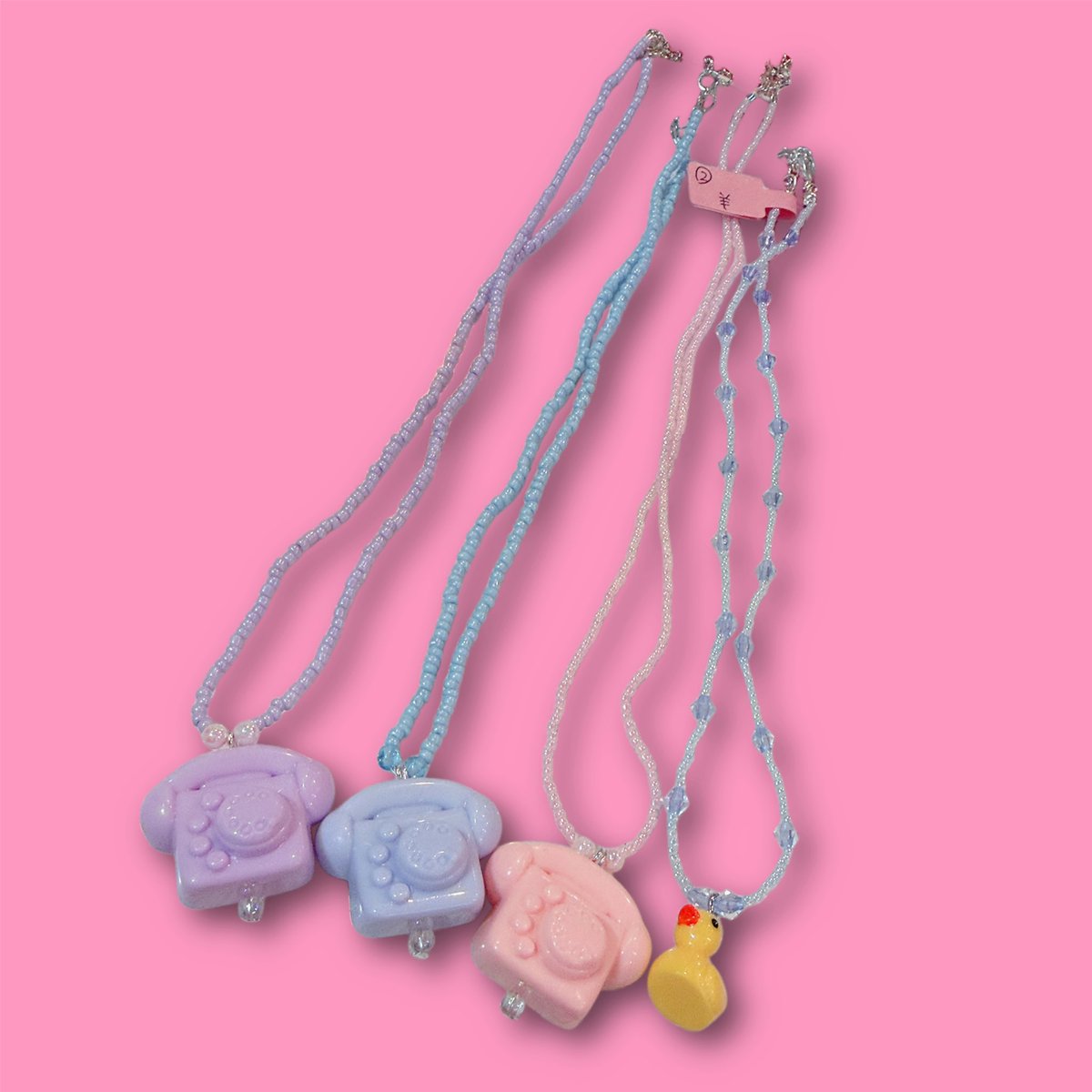 UiceIce's tweet photo. 【hug♡house新商品🌈🫶】

羊さま🐏 ＠iroiro_sheep 

可愛いむかしのレトロでんわの
ゆめかわネックレスや
あひるちゃんネックレス💗
リングもたくさん増えました♡
おもちゃみたいで可愛い
ビーズリングは
たくさんあつめたくなります🌈🧸

ブレスレットもキラキラ
POPで着けやすい🥰✨ https://t.co/e5A582g8Qn