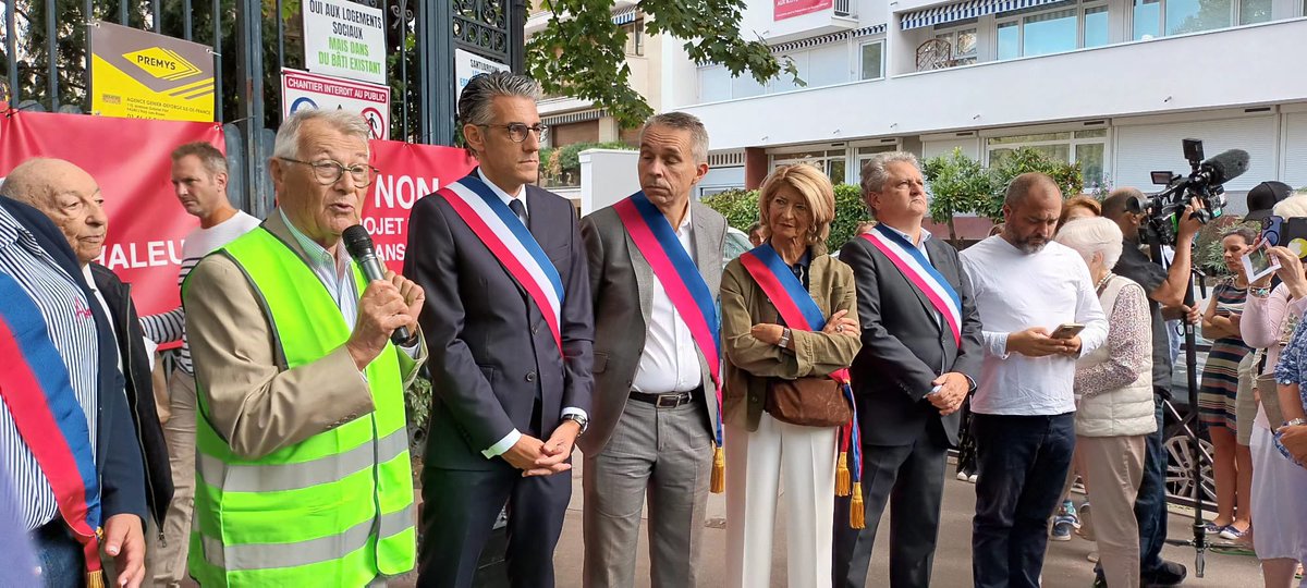 david_alphand's tweet photo. 🌿L’îlot Erlanger doit être défendu contre la densification et sa transformation en îlot de chaleur.
Le quartier d’Auteuil s’est mobilisé ce matin 💪
Avec les associations APQE, @SOSParis, @FNE_Paris, @GNSA_arbres et la mairie du 16e @Jeremy_Redler @B_Lecouturier @bruliomar https://t.co/93nieEM1SO