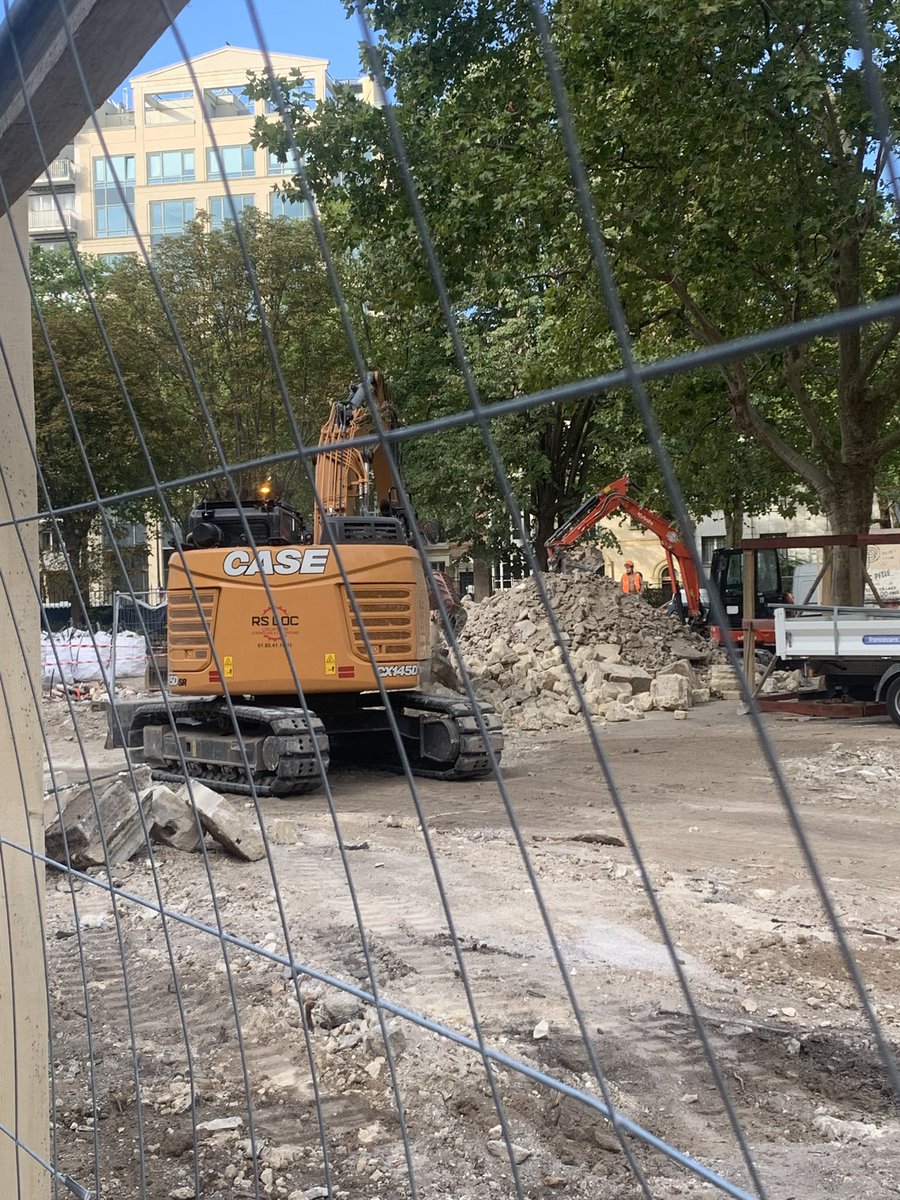 david_alphand's tweet photo. 🌿L’îlot Erlanger doit être défendu contre la densification et sa transformation en îlot de chaleur.
Le quartier d’Auteuil s’est mobilisé ce matin 💪
Avec les associations APQE, @SOSParis, @FNE_Paris, @GNSA_arbres et la mairie du 16e @Jeremy_Redler @B_Lecouturier @bruliomar https://t.co/93nieEM1SO