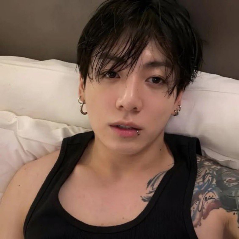 anotherkooromi's tweet photo. สเปค : อายุ 29 ปี เป็นไบเกอร์ รวย พูดจาสุภาพ สูง หล่อ เซ็กซี่ ประสบความสำเร็จ มีพรสวรรค์  (จอนจองกุก) https://t.co/291L1RIYCr