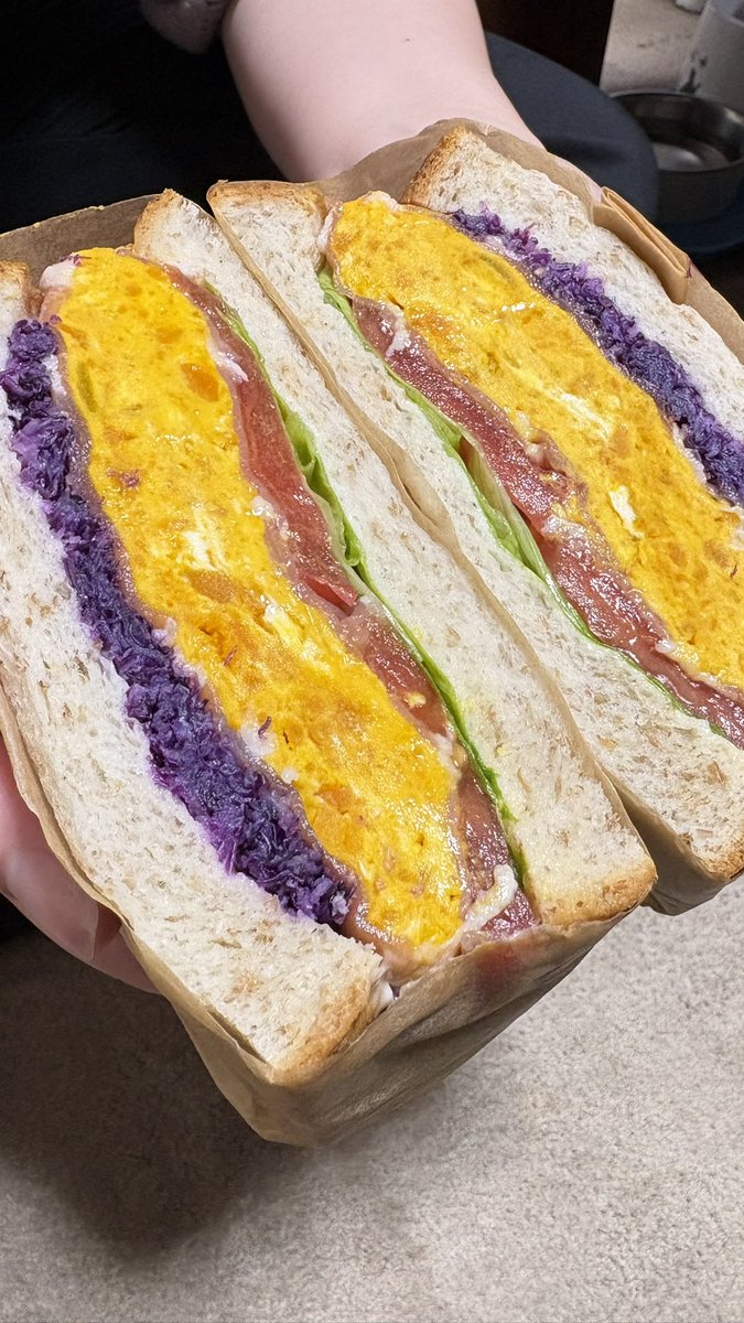 aochane's tweet photo. 今年も季節の美味しいサンドが食べられました😋

去年もすごく美味しかったので、今年も楽しみにしていました✨

かぼちゃサンド🎃

#サンド
#かぼちゃ
#季節
#すーさん https://t.co/0K5lAvynY2