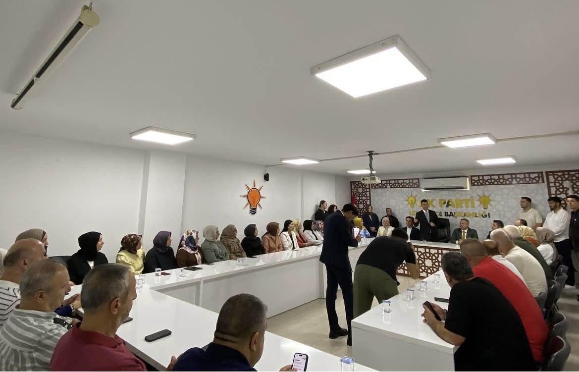 akkadinizmit41's tweet photo. İzmir Milletvekilimiz Sayın @celebimehmeta’nın katılımıyla,üç kademe yönetim kurulu üyelerimizin iştirakiyle teşkilat toplantımızı gerçekleştirdik. 

Kocaeli ve İzmit’te yürüttüğümüz çalışmalarımızı değerlendirerek ,önümüzdeki döneme ilişkin saha programlarımızı ve hedeflerimizi istişare ettik. 
Teşkilatımızın tüm kademeleriyle sahada, milletimizle birlikte çalışmalarımızı kararlılıkla sürdürüyoruz.

@tugbaisikercan 
@yyaseminozdemir