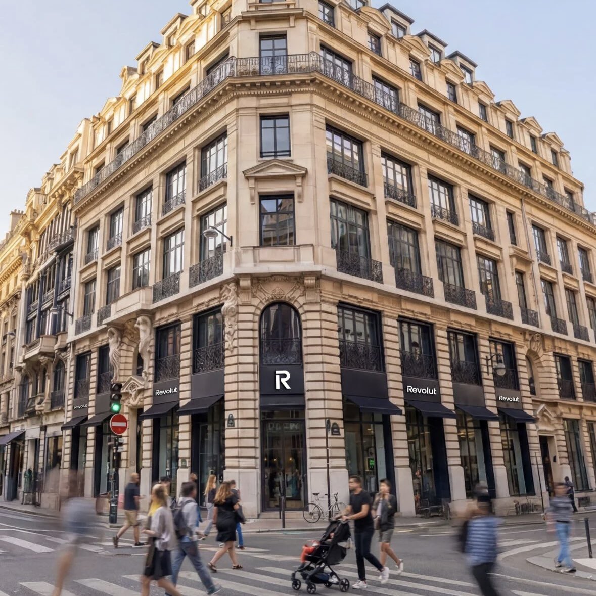 Kulturlesite_'s tweet photo. 🚨 REVOLUT VICTIME D’UNE FUITE DE DONNÉES

Un hacker s’est fait passer pour une autorité gouvernementale en utilisant une fausse adresse e-mail OFFICIELLE pour tromper REVOLUT !!

Les données compromises incluraient des passeports, IBAN, selfies de vérification, adresses et de nombreuses informations personnelles.