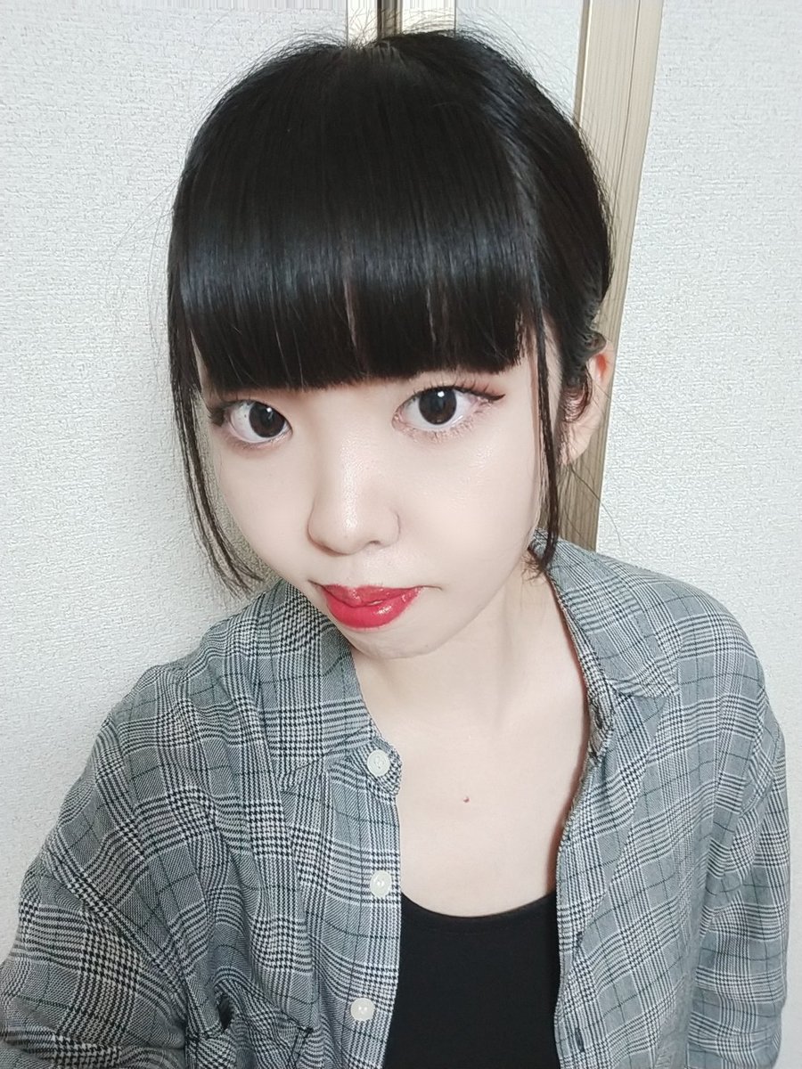 ru2001_y's tweet photo. 千速ちゃんになりたくて今日は目指せお姉さんコーデだった！！
ファッションセンスがないのとメイクが変なのは置いといて！！！
いつもと全然違う😸お姉さんもアリだな😸
リップも千速ちゃん意識で赤にしたよ💄 https://t.co/aZMLodN46v