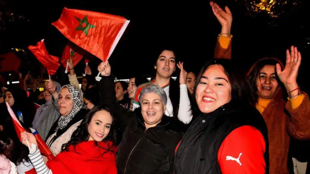 veintimillapie's tweet photo. Un conflicto serio con Marruecos con más de un millón de marroquies residiendo en España, sería complicado. https://t.co/8iy4shkCYS