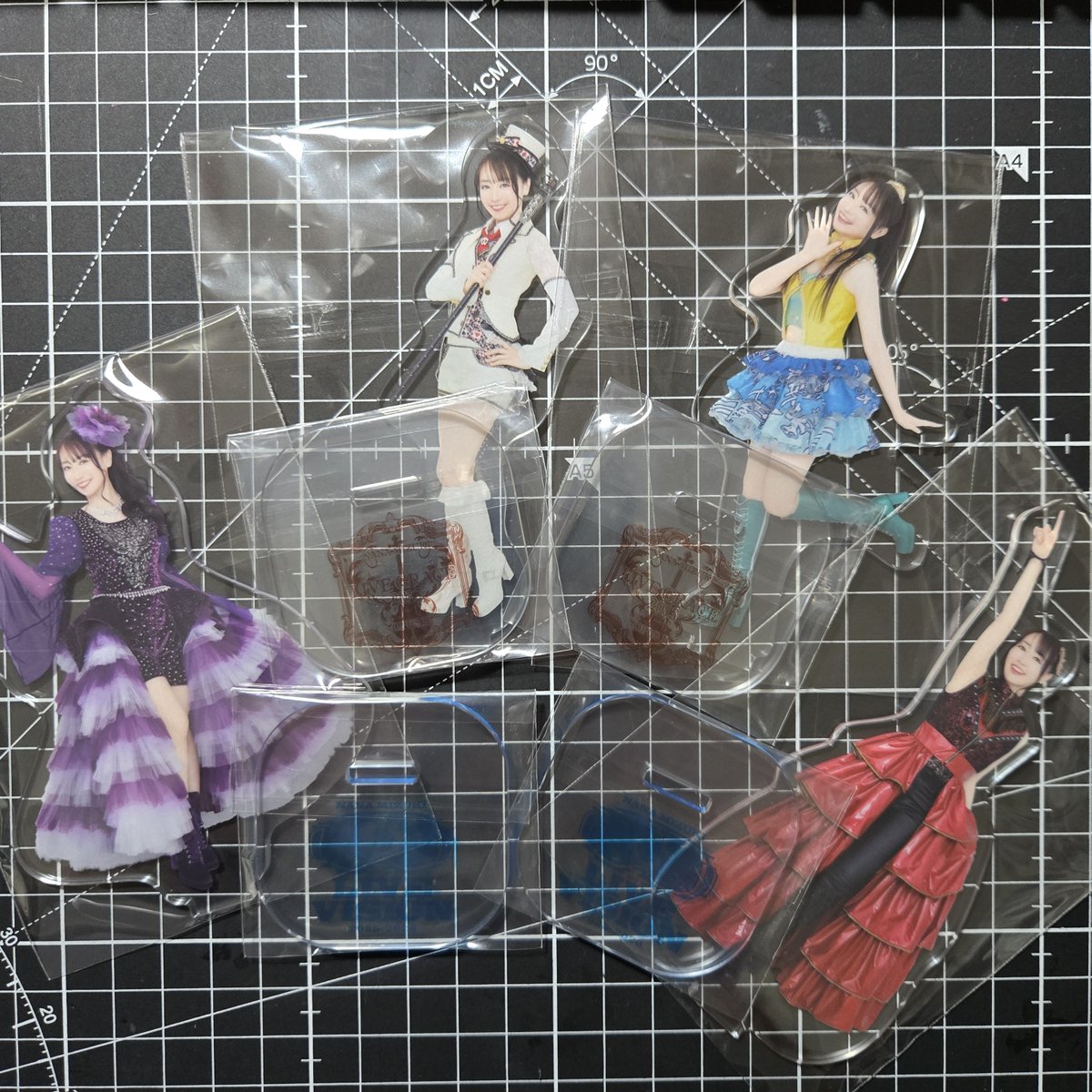 tchief1323's tweet photo. 無事に荷物届いたぁ～。水樹奈々ちゃんのライブグッズ。今回も先行販売の段階でNANACAコンプ。前回は4つ買って3被りやったアクスタも、平和的に被りなしでよきよき。(´-ω-｀)ふー https://t.co/8h75RH8Njp