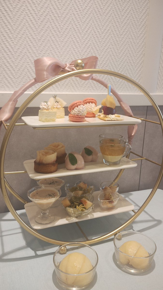 212asuka1's tweet photo. アフタヌーンティー

桃三昧のスイーツ
贅沢だったな
これでコーヒーが美味しければ https://t.co/xeHA5ovlPW