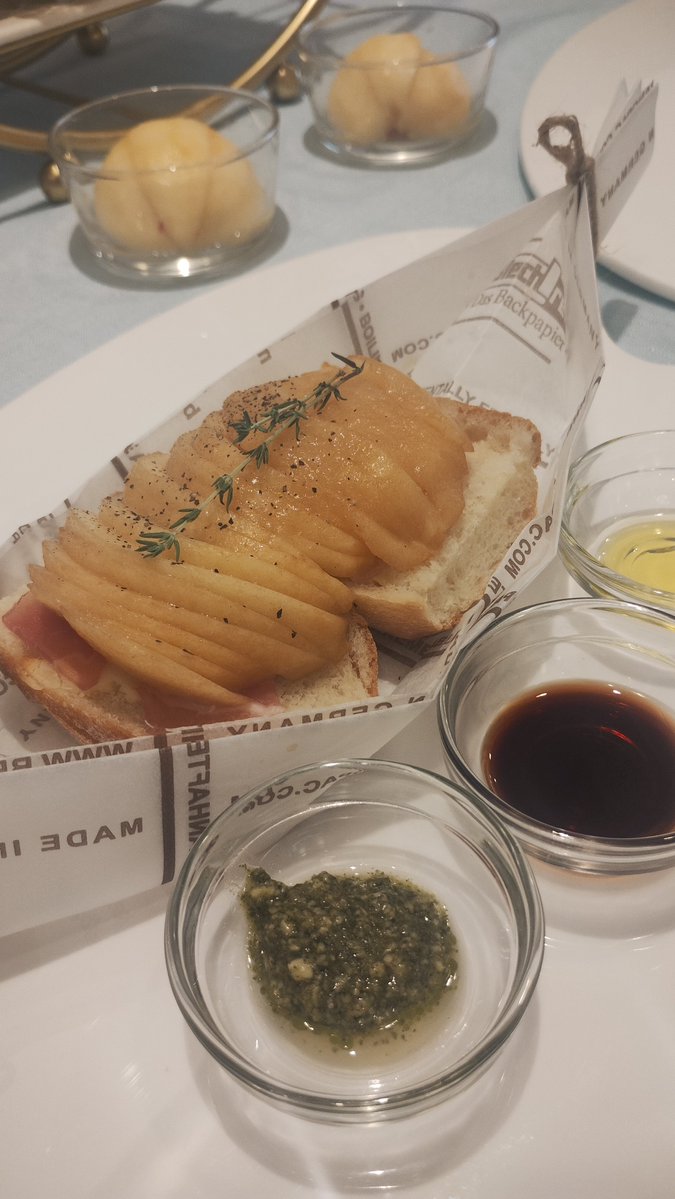 212asuka1's tweet photo. アフタヌーンティー

桃三昧のスイーツ
贅沢だったな
これでコーヒーが美味しければ https://t.co/xeHA5ovlPW
