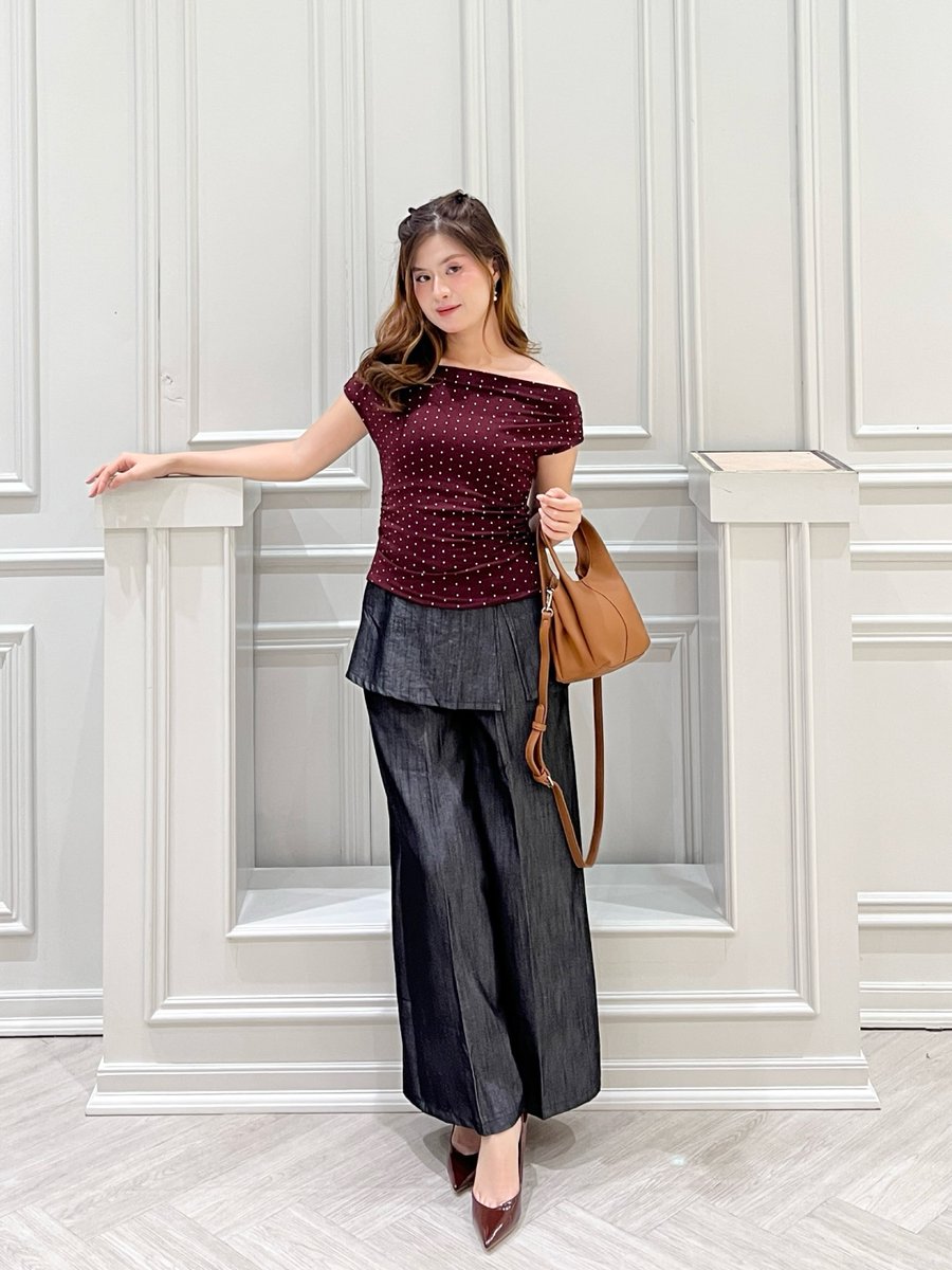 ErleneTrefbk's tweet photo. Simple yet still looks classy 🤎

A beautiful top paired with wide-leg pants that keep you comfortable all day. Pants 295, 000
Top 160, 000
Bag 230, 000
Shoes 230, 000

Store Address
Jln. Gatot Subroto No. 26
Right beside Plaza Medan Fair
Contact: https://t.co/J86sFDIfGC