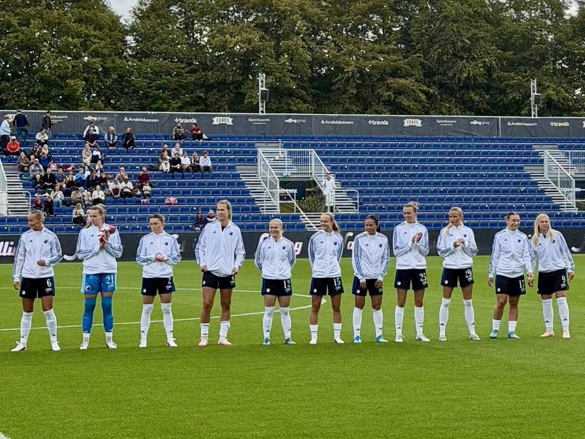 CphSundays's tweet photo. Bolden ruller i Aarhus!
Kom så! 💪🏻💜🤍💙
Foto: CS
#fcklive #løvinderne #aliga https://t.co/lD5qUnpr5l