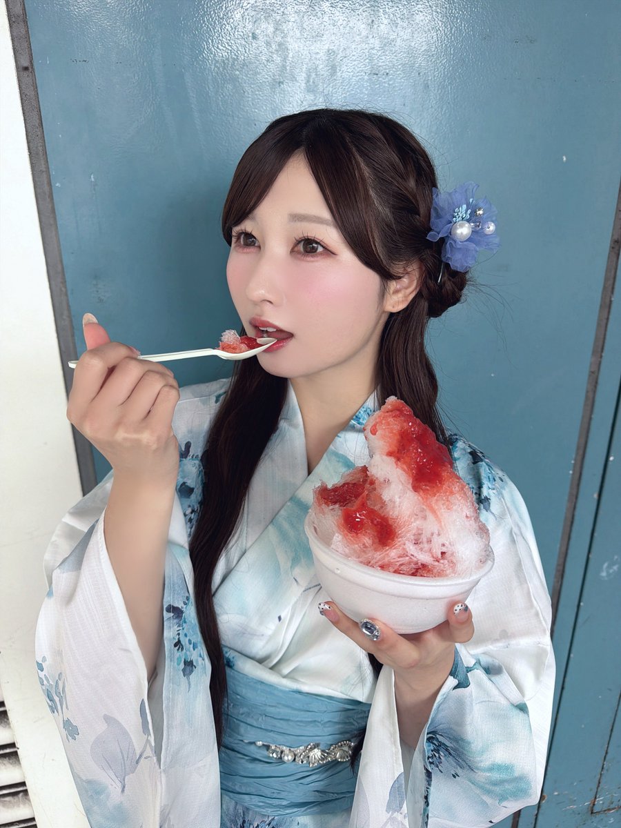 yamamoto_anna_'s tweet photo. ツーショット会いっぱい一緒に
撮ってくれてうれしかった🥺🫶🏻
ありがとう♡

浴衣でかき氷を2こ食べたので
無事に今年の夏を終えられそうです！

1〜3部どの髪型がすきだったかな〜？ https://t.co/K1HHEa5Dca