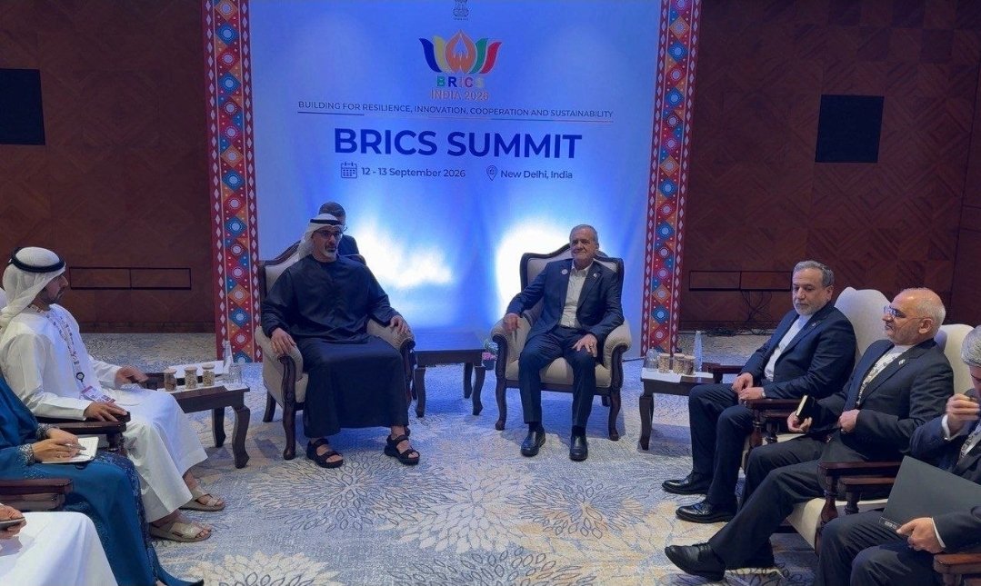 RShivshankar's tweet photo. Warring nations hold talks.

INDIA IS TRULY THE SANGAM 

Anyone doubting why BRICS is needed look at this photo.

UAE Crown Prince meets President of Iran. They are at war but they attempt to forge a common ground in Delhi. https://t.co/2QDYGtIviR