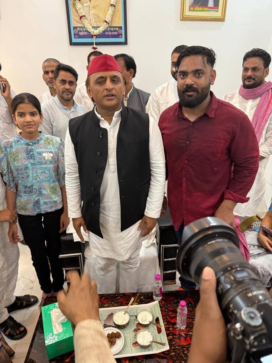 Sudhir_mish's tweet photo. मीडिया कहाँ है... कब जागेगा? 

अखिलेश जी हत्यारों को संरक्षण ठीक नहीं, आपके साथ खड़ा मनीष यादव, विशाल यादव का हत्यारा है, और आपके विधायक इसे बचा रहे हैं?

विशाल का परिवार चिल्ला-चिल्ला “लकी यादव” का नाम ले रहा है... लेकिन मजाल है... अखिलेश यादव बोलें? https://t.co/LxDSK7Cifm