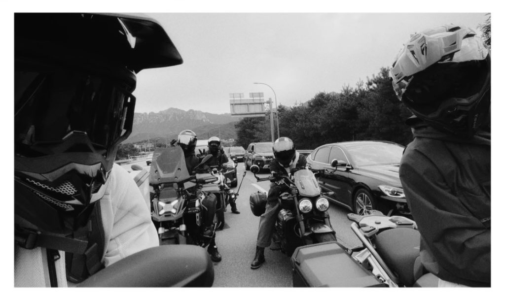 JeonJungkook_BR's tweet photo. Um dump do JK motoqueiro 🏍️ 🖤 https://t.co/tGpmyRgs6v
