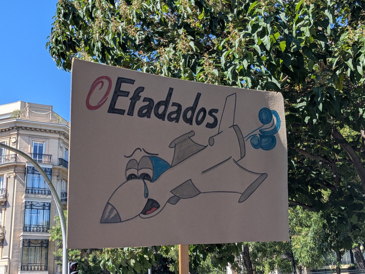 marctiello_82's tweet photo. Los trabajadores de Airbus toman las calles de Madrid en una impresionante marcha de rivindicacion de sus derechos. #AirbusHuelga https://t.co/c68cvZ6SB0