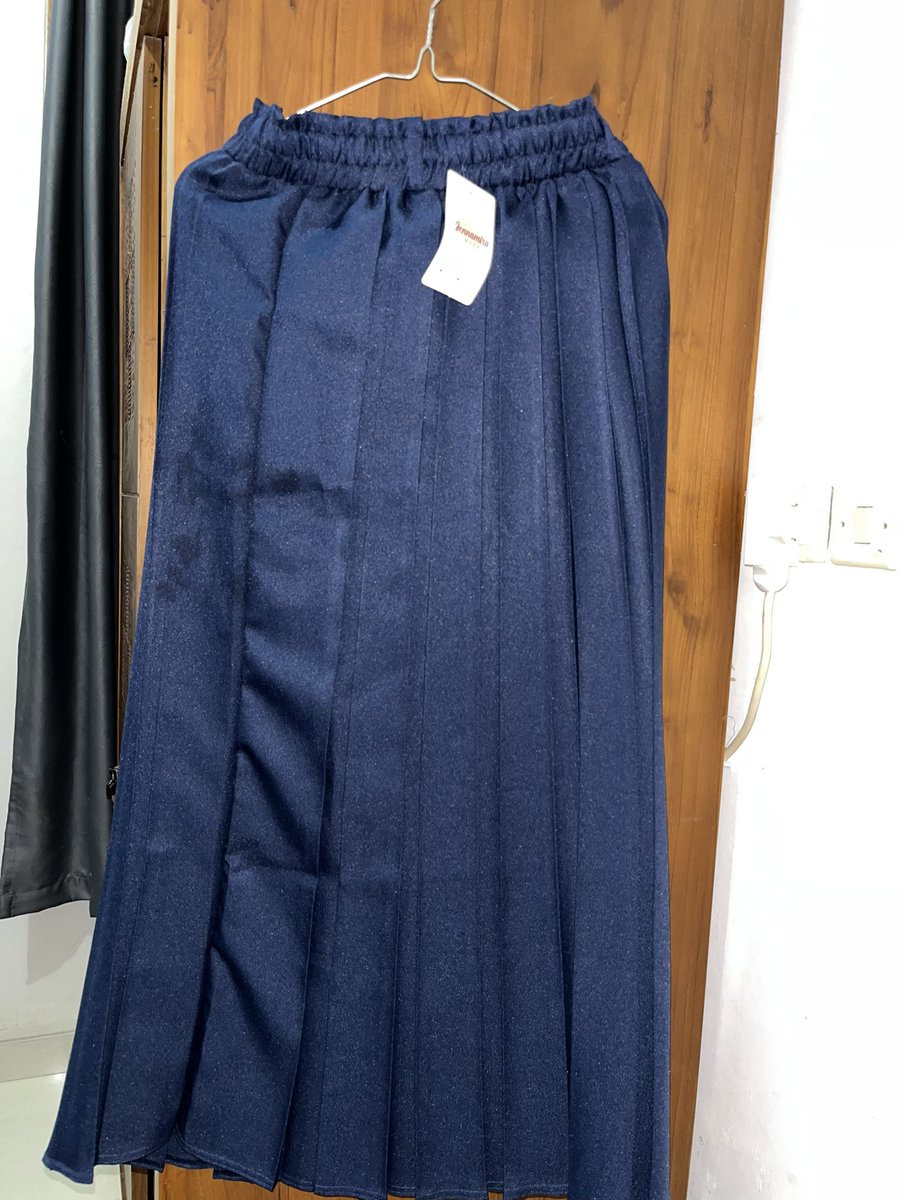 spagethijo's tweet photo. Preloved rok plisket semi wol guysss, masih baru belom pernah pakai samsek
#preloved
#zonauang�� 
#zonajajan https://t.co/5CzPfw1Z0c