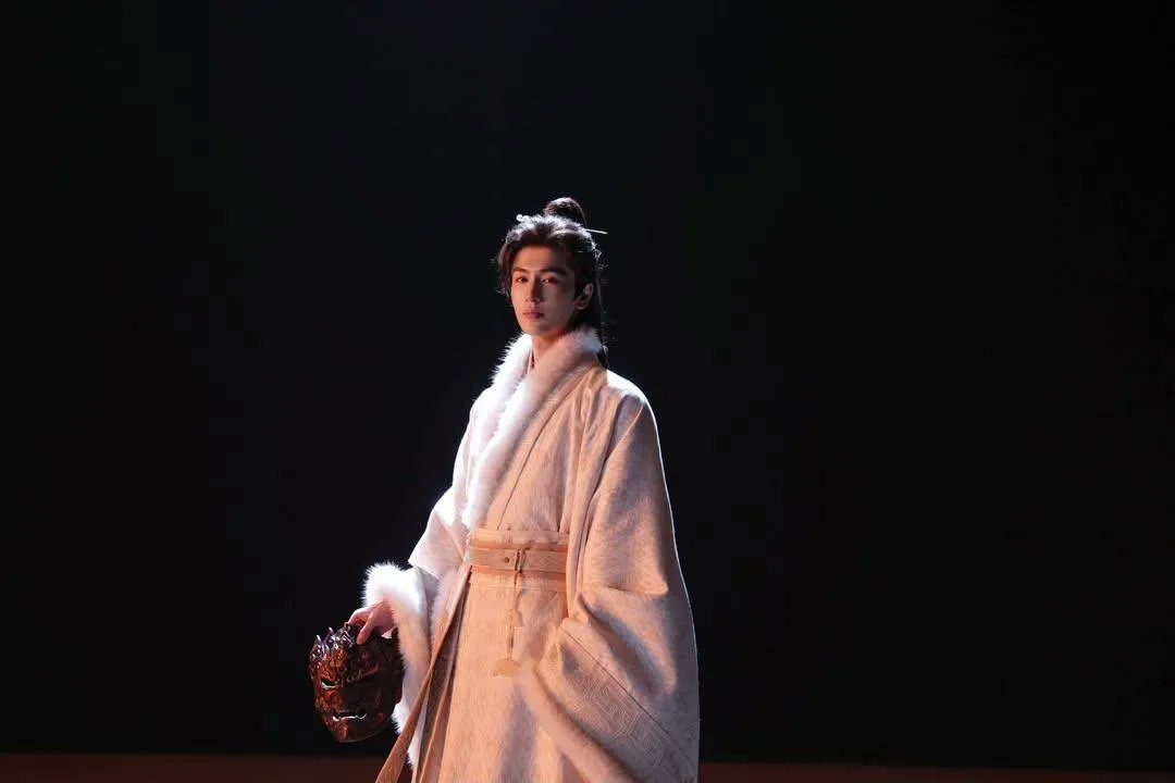 Rating_Melons's tweet photo. Zhang Linghe Is Playing Two Versions of the Same Broken Heart in Revenge

https://t.co/v7say99Tq1

#ZhangLinghe #Revenge #CiTang #GuoHu https://t.co/2ATRDOaLat