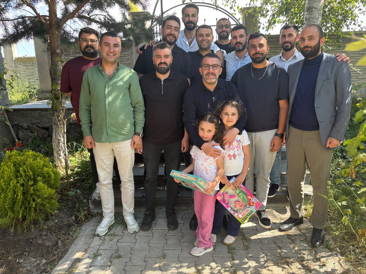 ToptasSefa's tweet photo. Kıymetli büyüğümüz Abimiz sayın vekilimiz;   @Ademcalkin Doğum gününüz kutlu olsun. Rabbim Nice güzel yaşlarda hizmet yapmayı nasip etsin. https://t.co/Vg0yQ7r9kF