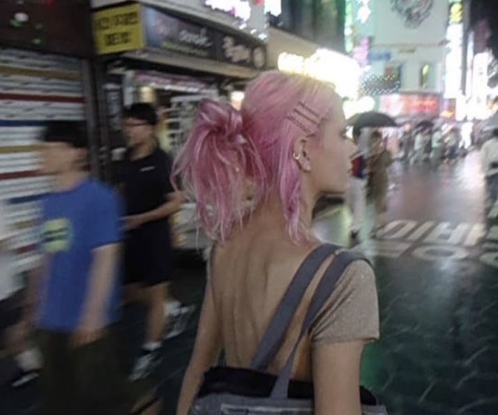 fallowdove's tweet photo. like i’ve personally always wanted pink hair, there were times where i deemed myself thin enough to have it but i didn’t because my ex didn’t let me. but i feel like if you want an over the top hair color, you have to be thin. it’s just a non-negotiable. https://t.co/VmiaUIs1gk