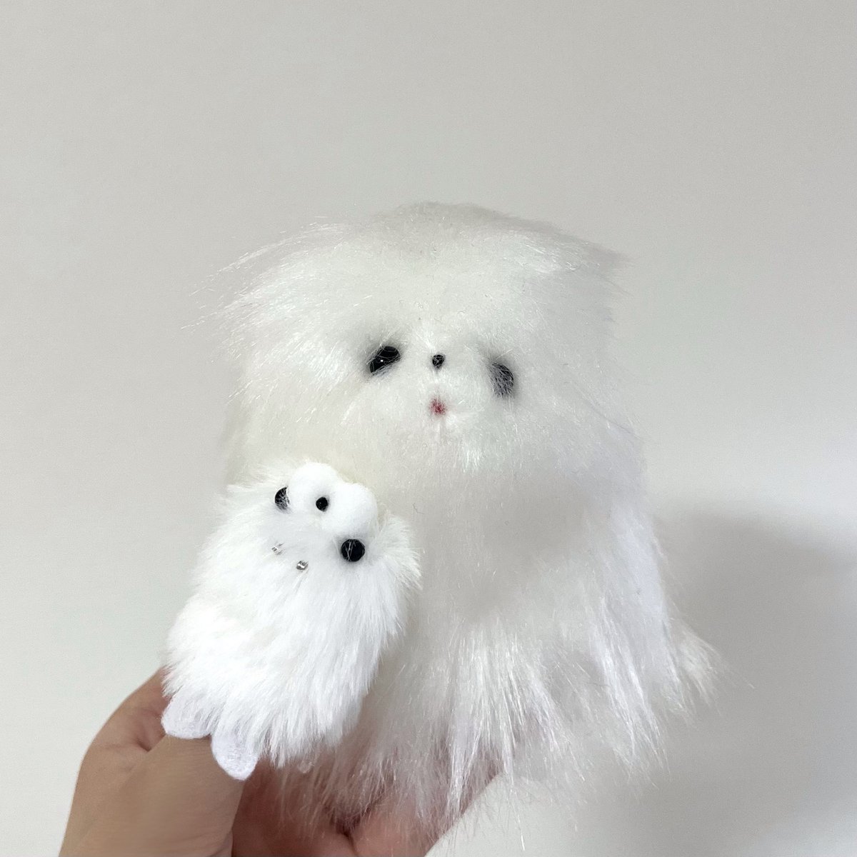 ponu_nu_'s tweet photo. 親指隠しのぬいぐるみを作りました♩

指サックのように使用していただくイメージです💭

10月4日のぬいフェスで販売いたします⊹
ぬい活や推し活のおともに🐾

#親指隠し #ぬい撮り 
#ぬいFes07 #ぬいフェス https://t.co/MPMqNcA2El
