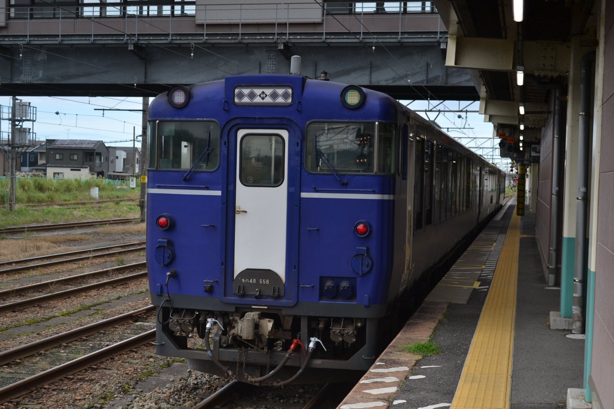 ujw2hp's tweet photo. なんか新津に回送来た https://t.co/uWE92QdfMH