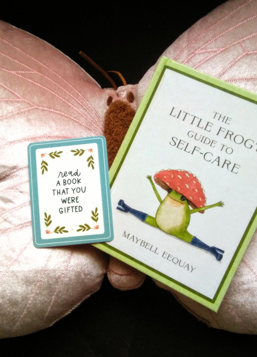 marie_bruce's tweet photo. Bookish and cosy...😊💕 https://t.co/2NjFnbrt4Y