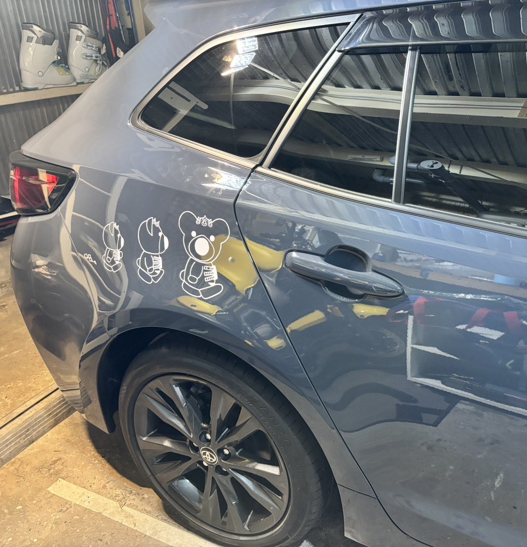 Masatoshi_MNBD's tweet photo. 皆様のご協力のおかげで車にサイコベアを歩かせることが出来ました！
どうしても昔のデザインでやりたくて、、、、
本当にありがとうございました！
#lemoned #hide #サイコベア #切り絵 https://t.co/Jr0Po2aWNF
