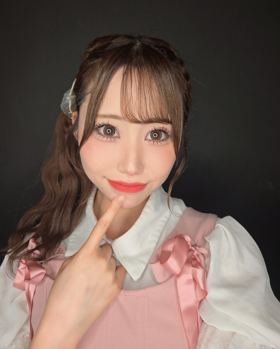 kotoha_yuna1010's tweet photo. 秋葉原SinfoniAさん2部ありがとうございました‼️ 

駆けつけてくれた方一緒に楽しんでくれた方ありがと😭
20分間アチアチだったしみんなとうぉ~!ってなれて嬉しかった🤭

低めのサイドポニー!頑張ってウェーブ巻した!あみあみもしたよ🥹リボンもつけてみた🎀

明日は定期‼️
https://t.co/QcMA8Ko6fg https://t.co/Tnyo6i1O76
