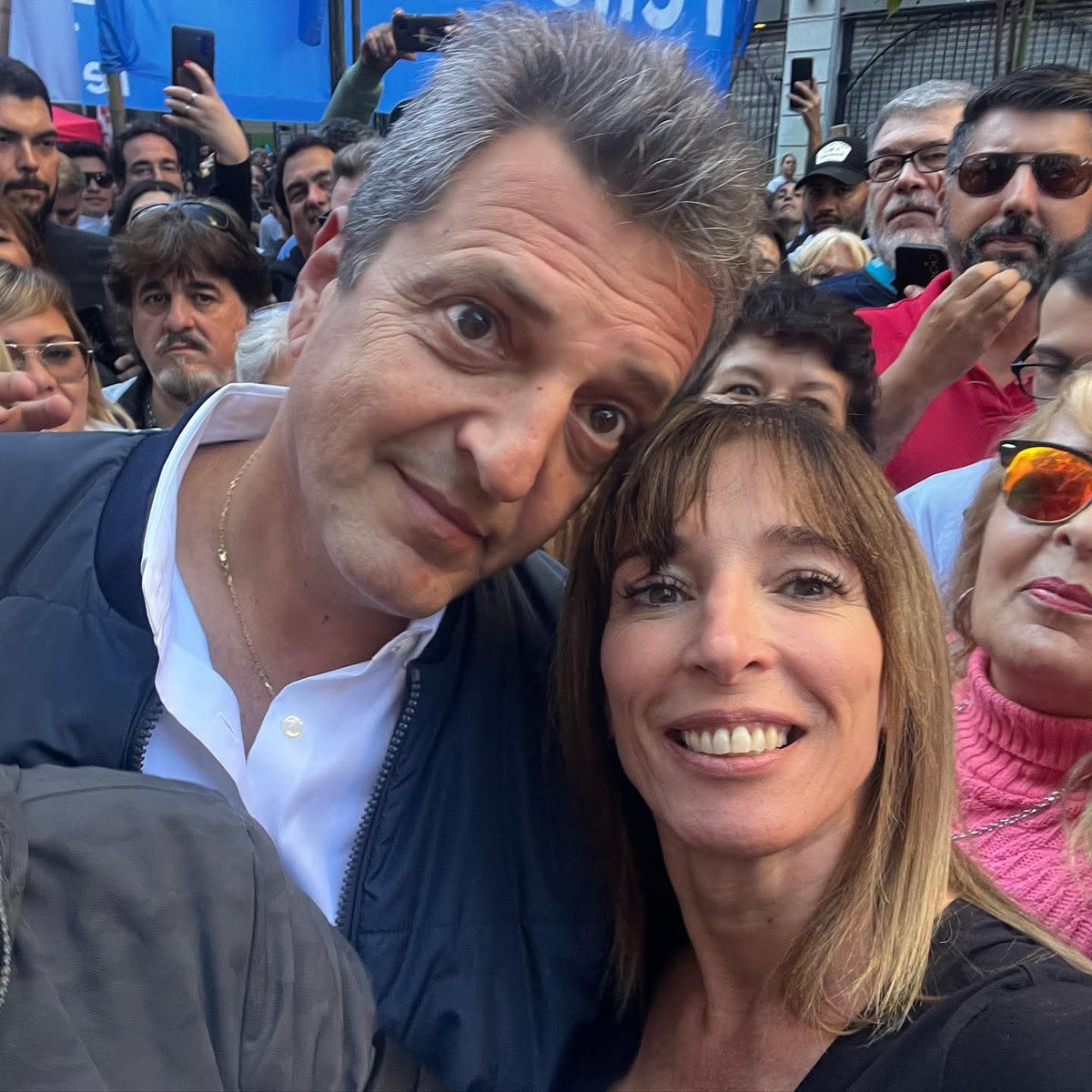 arielviano's tweet photo. 🚨Esteban Echeverría;
Denuncian a la concejal del Frente Renovador Viviana Heiling (mujer del difunto concejal mc y director de trenes Argentinos Fernando Sousa, madre del actual concejal Gonzalo Sousa.
Otro caso de corrupción vinculado a @SergioMassa y @MalenaGalmarini. ✌️💩 https://t.co/QtMaUCDAN1