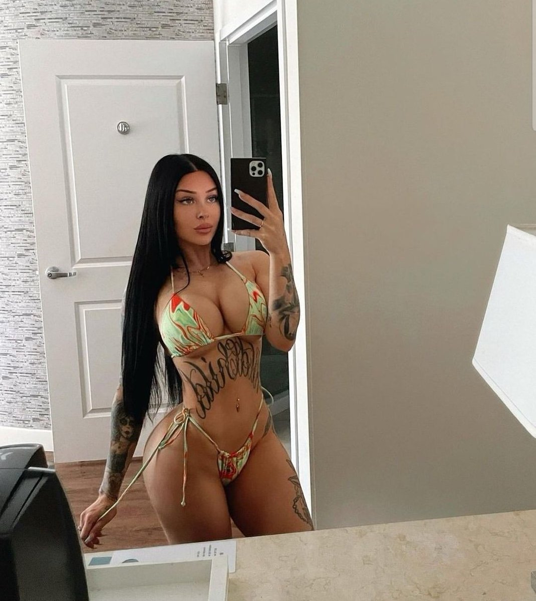 Sandra8ur8's tweet photo. Hey handsome 😘 if you want to chat click on the link in my bio to inbox me directly🍆🍑🍑🍆🍑🍑 https://t.co/mxiHzWB0Rr