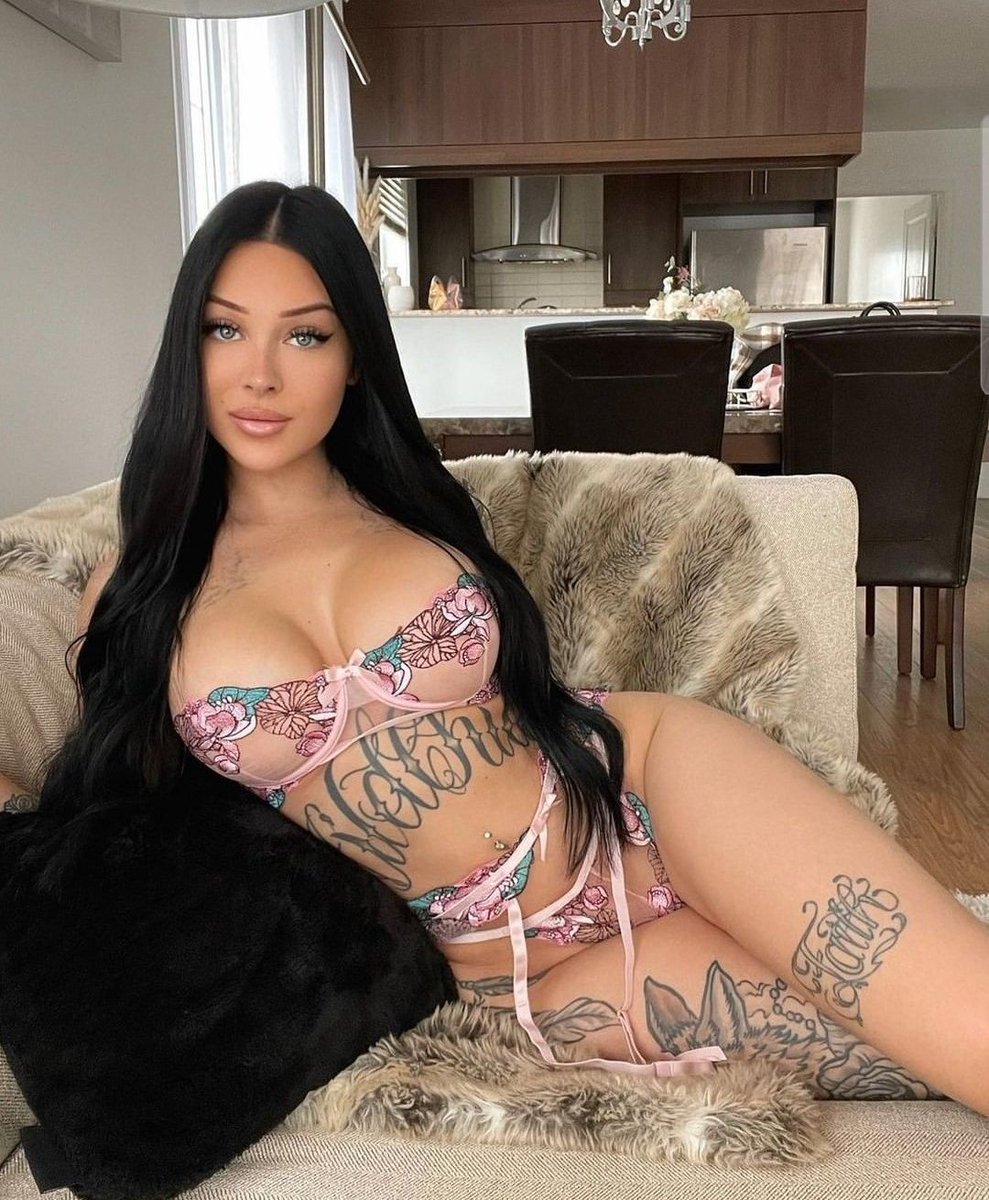 Sandra8ur8's tweet photo. Hey handsome 😘 if you want to chat click on the link in my bio to inbox me directly🍆🍑🍑🍆🍑🍑 https://t.co/a7J0jL25bv