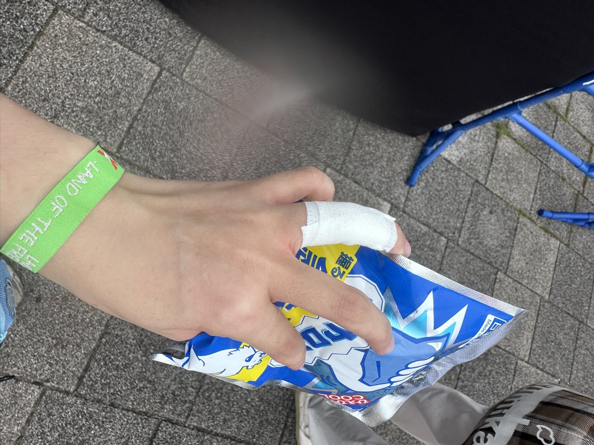 an02mq's tweet photo. ano＆KANA-BOON最高だった〜！韓国ぶりのフェス被り、幸せしかない　マグロックさらに楽しみになった。フロア湧きすぎてばぶみふぇいす本気でキショそうな表情してて、ありがとう・・

#TREASURE05X #トレジャー https://t.co/aZju41S2RU