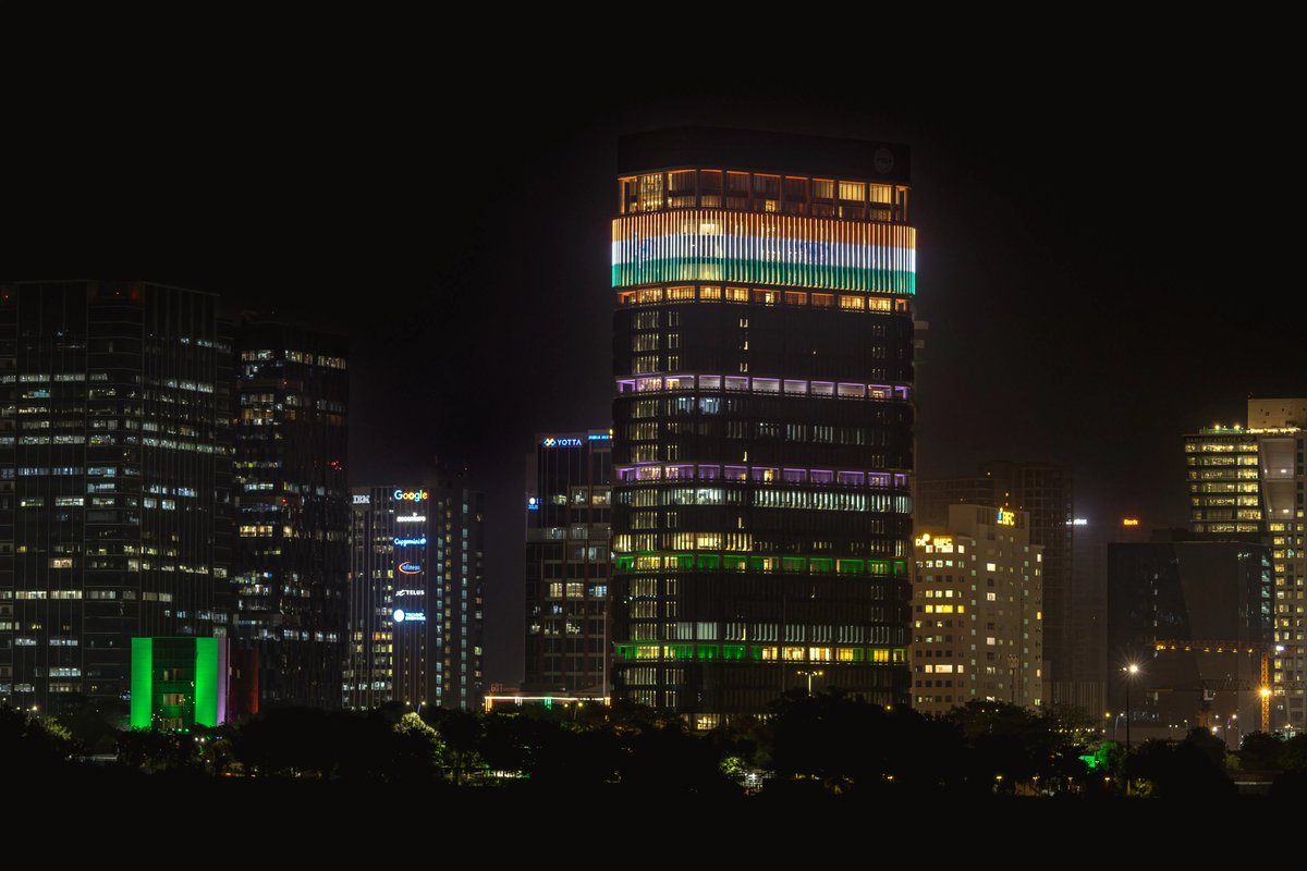 gujarat_plus_'s tweet photo. GIFT City’s next skyline icon is lighting up. 🔥

📍 IFSCA Headquarters 

illuminated crown. Dynamic façade lighting. 🏙️ https://t.co/JhFeU9tBc6