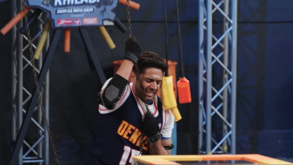 gaurav_era's tweet photo. This #FarrhanaBhatt is continuously bitching about #GauravKhanna injury &amp; laughing on his injury,what a jealous person she is

She cried in every stunt,but GK  encouraged her every time

She is disgusting as human

He had this injury befor #KKK15 https://t.co/0mASpg2kjo