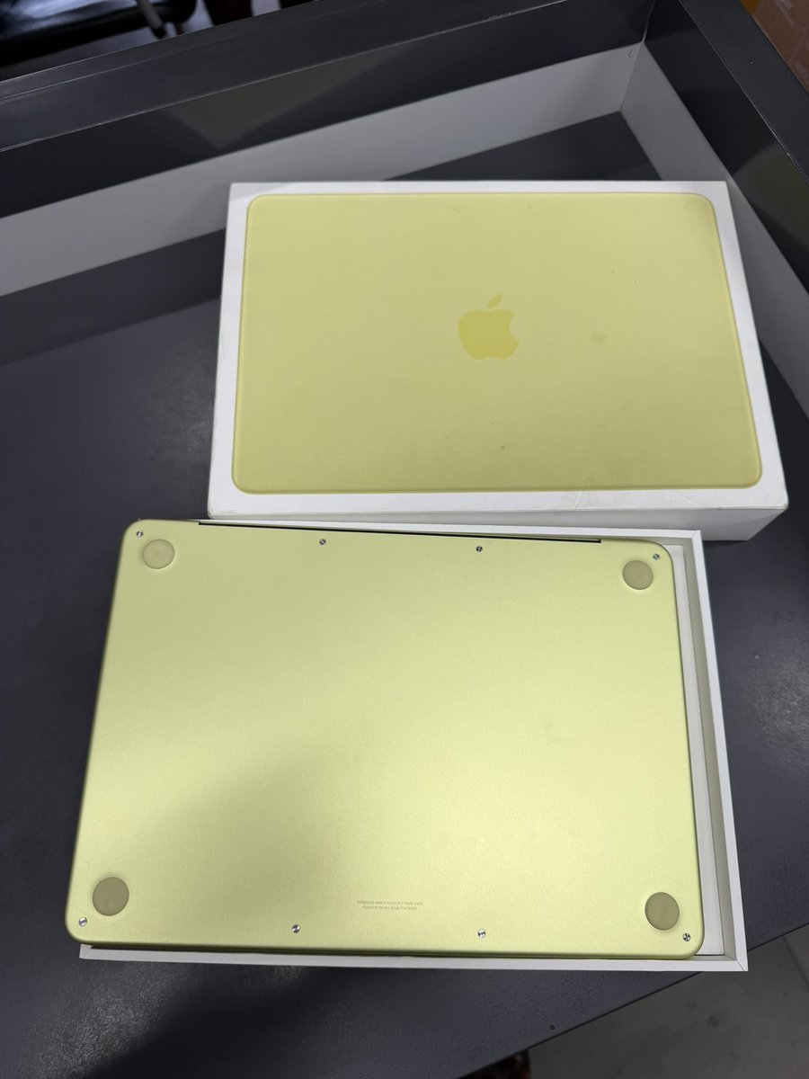 Mr_Deliveri's tweet photo. Pre owned 13 inch MacBook Neo 8 gig ram 256 gb @ GH 6 , 800 cedis 

Call or text : 0551386028 
Location : east legon ( eco bank / Okponglo ) 

#ibuy #isell #macbook #macbook Neo https://t.co/B6du2gaqkS