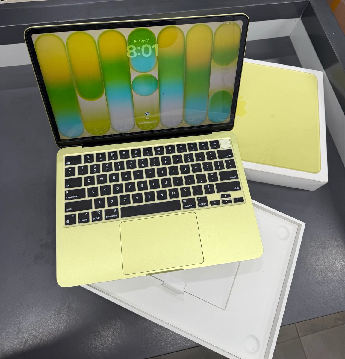 Mr_Deliveri's tweet photo. Pre owned 13 inch MacBook Neo 8 gig ram 256 gb @ GH 6 , 800 cedis 

Call or text : 0551386028 
Location : east legon ( eco bank / Okponglo ) 

#ibuy #isell #macbook #macbook Neo https://t.co/B6du2gaqkS
