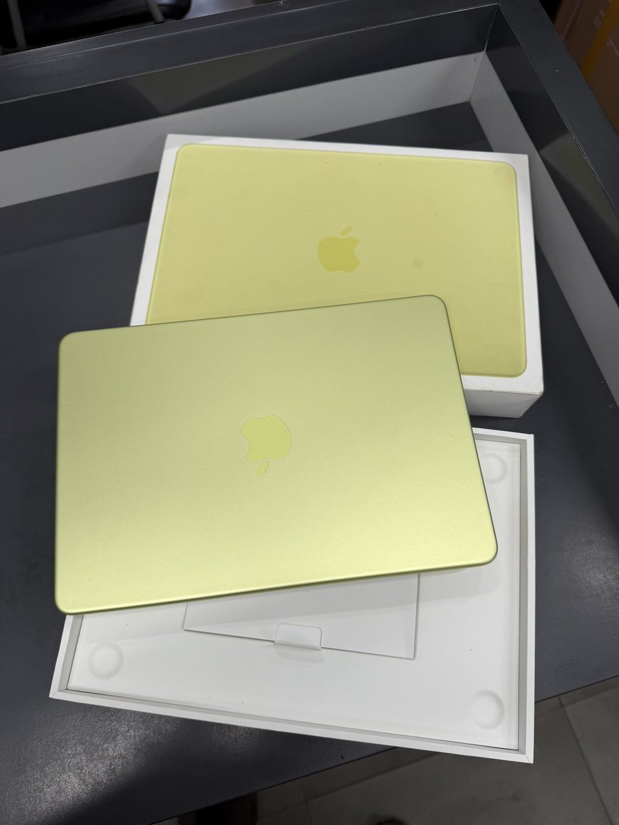 Mr_Deliveri's tweet photo. Pre owned 13 inch MacBook Neo 8 gig ram 256 gb @ GH 6 , 800 cedis 

Call or text : 0551386028 
Location : east legon ( eco bank / Okponglo ) 

#ibuy #isell #macbook #macbook Neo https://t.co/B6du2gaqkS