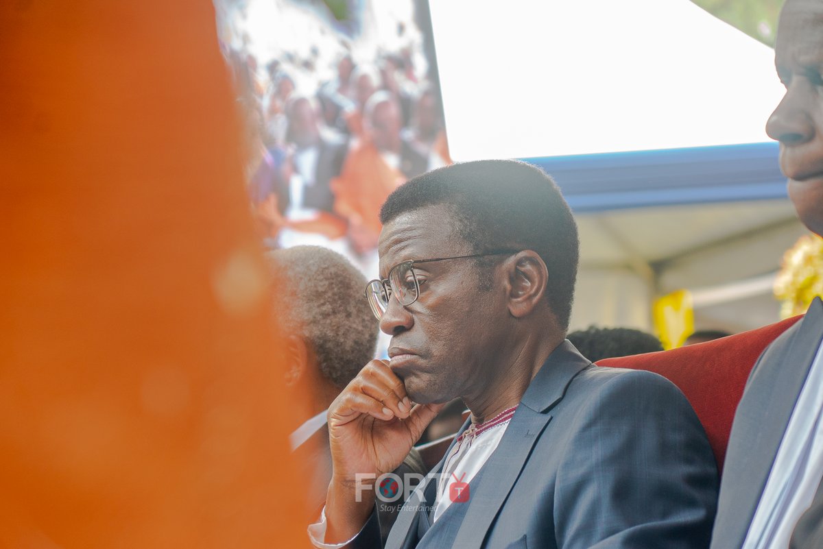 forttv256's tweet photo. BUGANDA KATIKKIRO CHARLES PETER MAYIGA PAYS HEARTFELT TRIBUTE TO THE LATE KING OYO DURING HIS FINAL SEND
📷ABIGABA DANIEL https://t.co/CM7E6eKTal