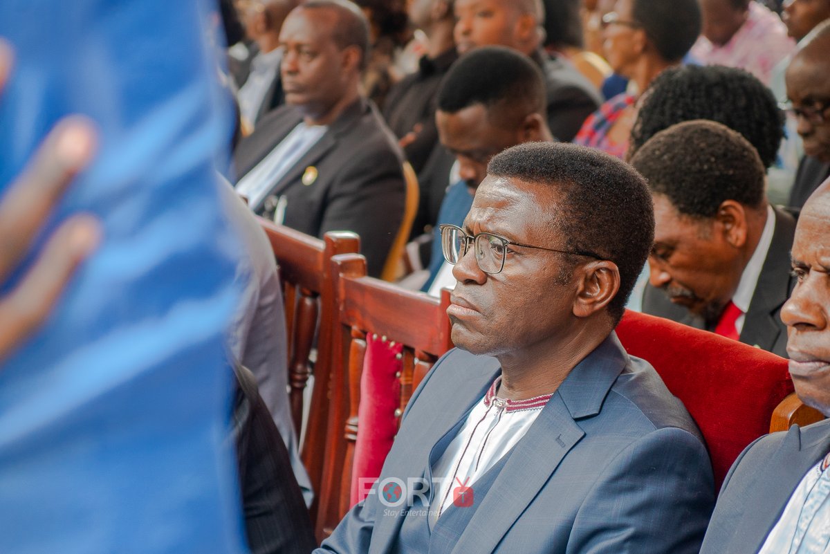 forttv256's tweet photo. BUGANDA KATIKKIRO CHARLES PETER MAYIGA PAYS HEARTFELT TRIBUTE TO THE LATE KING OYO DURING HIS FINAL SEND
📷ABIGABA DANIEL https://t.co/CM7E6eKTal