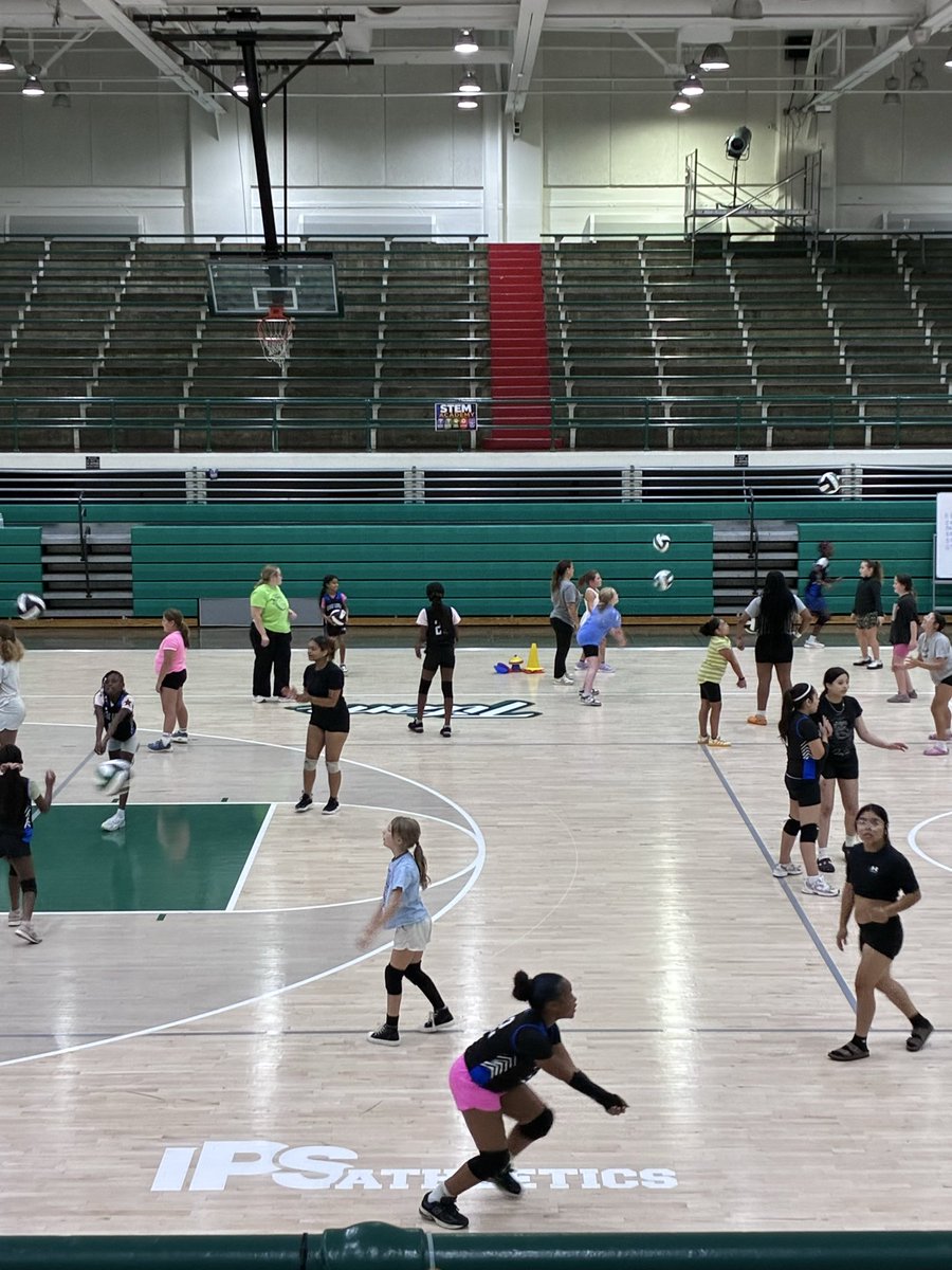 IPSAthletics's tweet photo. Starting our weekend on the volleyball hardwood 🏐💪🏾

@Titanathletics1 &amp; @Blue_Devils_SHS were exceptional hosts today for our Elementary Volleyball Clinics.

Great teamwork, development, &amp; smiles 😁 as everyone had a great start to their Saturday! https://t.co/4wRjHZsmTr