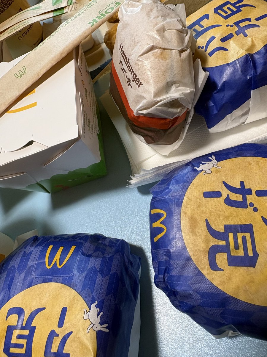 shigu_shmt's tweet photo. 今日のお昼はみんなで！
2回目(●´ω｀●) https://t.co/m5Zh5x8dgW