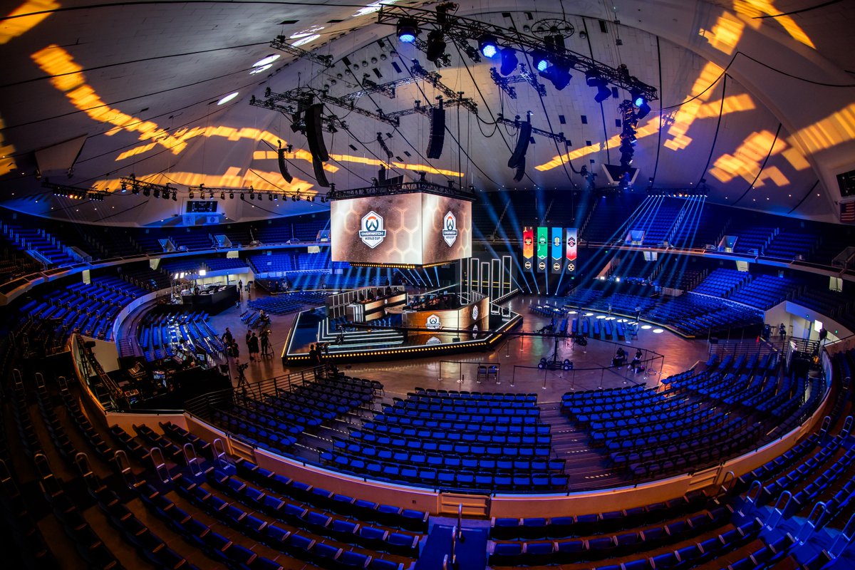 OW_Esports's tweet photo. Heroes, competitors, friends, and fans... WELCOME TO BLIZZCON! Doors are open! https://t.co/l1DCnhcScU