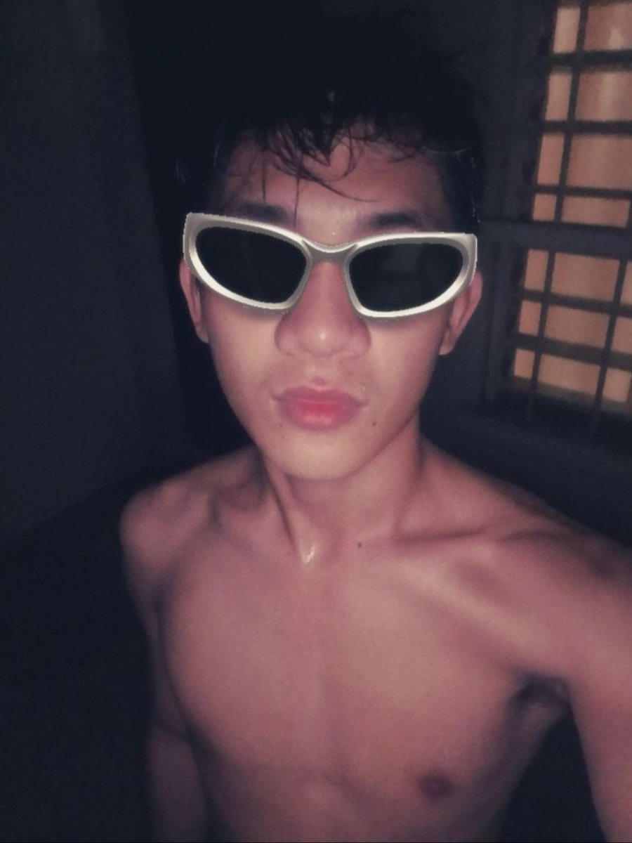 1ts_arch's tweet photo. _got wet in the rain https://t.co/PjvHivyEN3