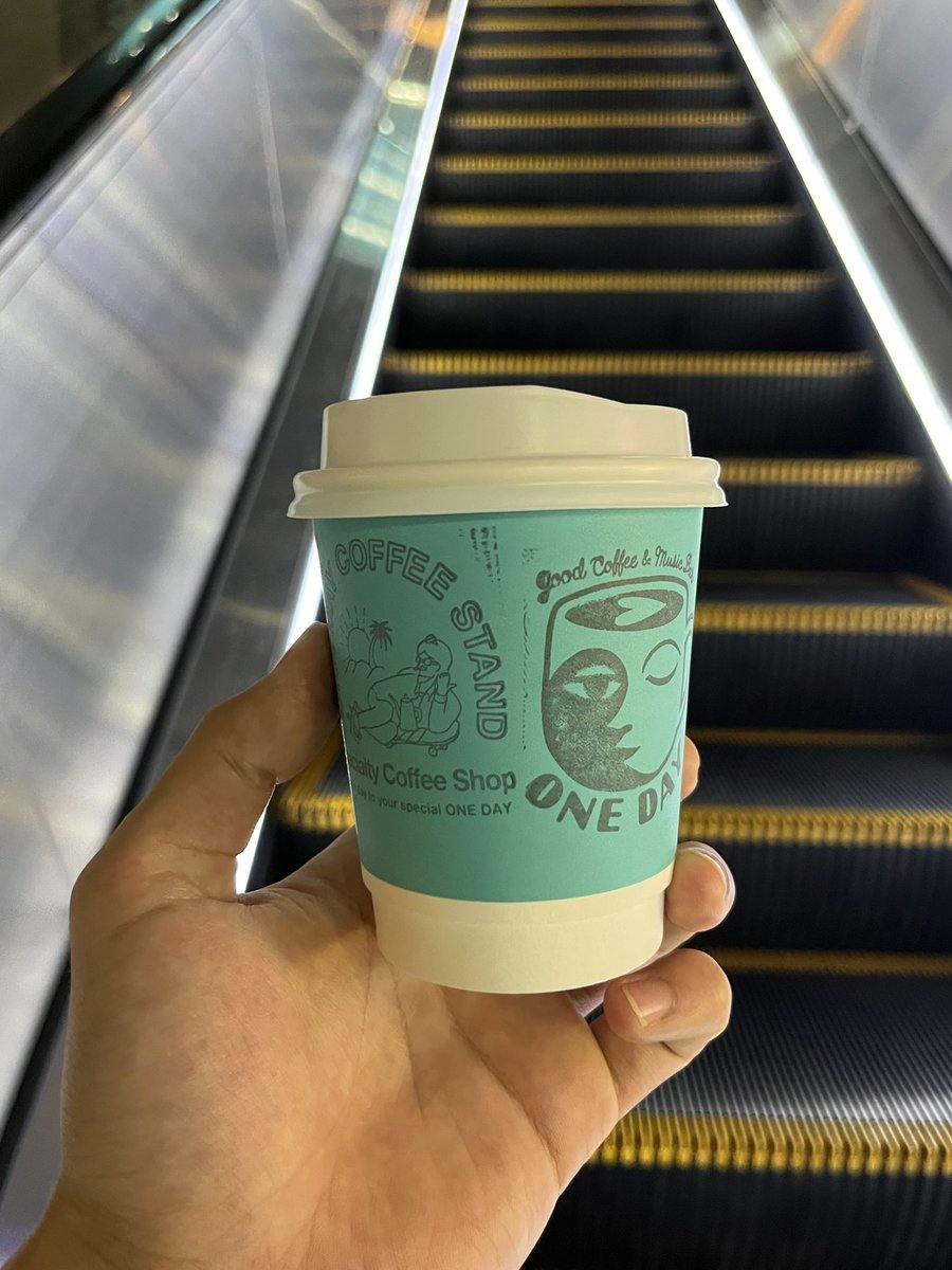 tomoru_nm's tweet photo. 東京に来てすぐからお世話になったトシさんのONE DAY COFFEE STANDが高尾から八王子に。

数年ぶりに再開した人や新しく近所の人にも出会えて楽しかったです☕️
#八王子 #高尾 #ONEDAYCOFFEESTAND https://t.co/pcphVmNV8n