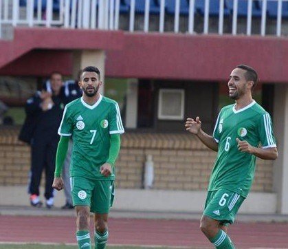 orivexddddd's tweet photo. @EL_President_ والد مزيان مسلوب 
هو لاعب رقم 6 في صورة اسمه وليد مسلوب لاعب سابق للمنتخب الجزائري و لعب مع رياض محرز https://t.co/gdXo2afR2S