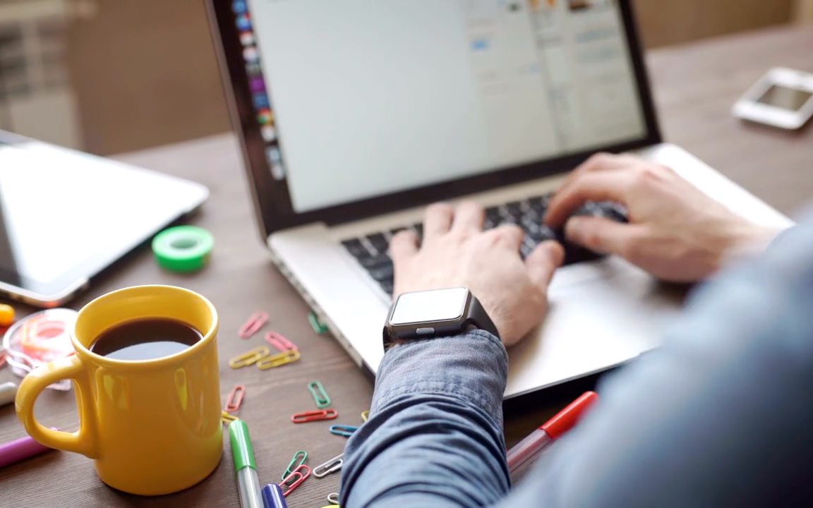 dickh007470's tweet photo. Current status: Coffee in hand, screen half-blurred, productivity on a lunch break. https://t.co/BH2fz6IdL6