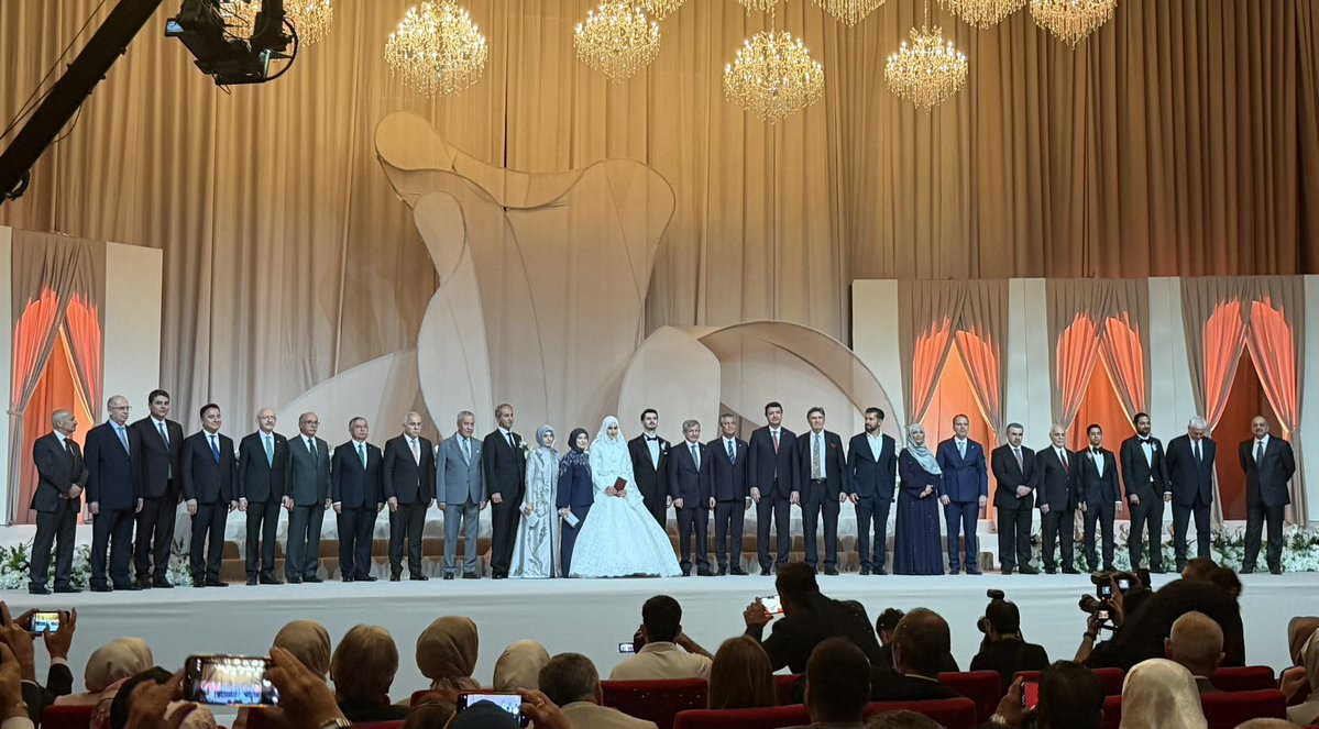 RBekiroglu's tweet photo. Seçilmiş Son  Başbakanımız Prof Dr Ahmet Davutoğlu beyefendi ve Dr Sare hanımefendi   ile Mustafa Adnan Bey ve Ayşegül Öğüt hanımefendinin evlatları Mehmet ve  Ravza kardeşimizin düğünlerine katıldık 
Genç kardeşlerimize iki cihan saadeti dilerim 
@Ahmet_Davutoglu @Sare_Davutoglu https://t.co/6BcDXGE5ES