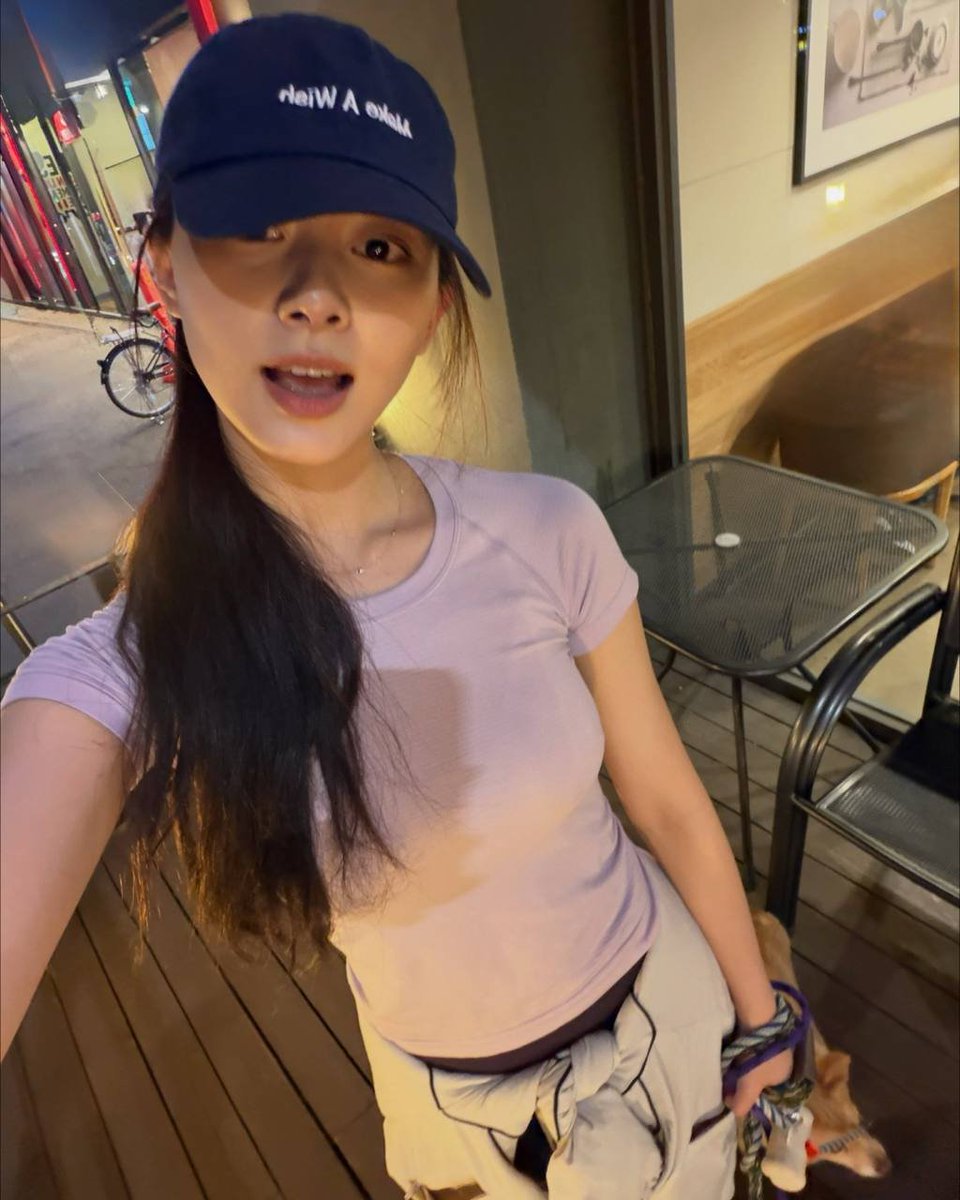 twzuuyuu's tweet photo. late-night date walkies with my loveyyy 🚶🏻‍♀️ https://t.co/urW65MdFB5